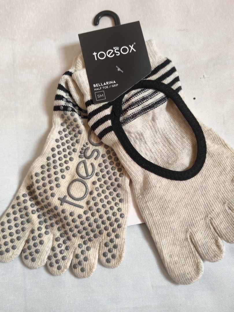 Toesox ヨガ 5 本指ソックス メンズ レディース プ - Yoga Fitness Wear のレビューと価格