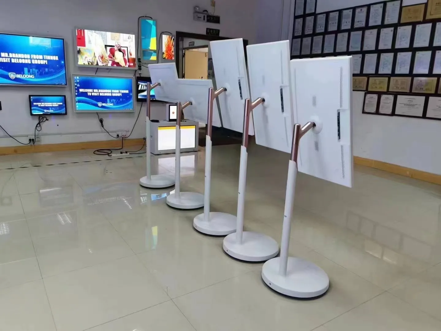 タッチスクリーン32インチポータブルテレビ、27インチスマー - Yoga Fitness Videos Free のレビューと価格